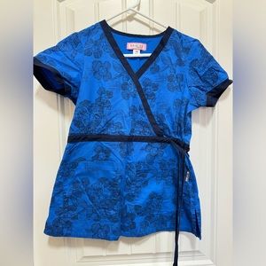 Koi brand women’s  scrub top size XS